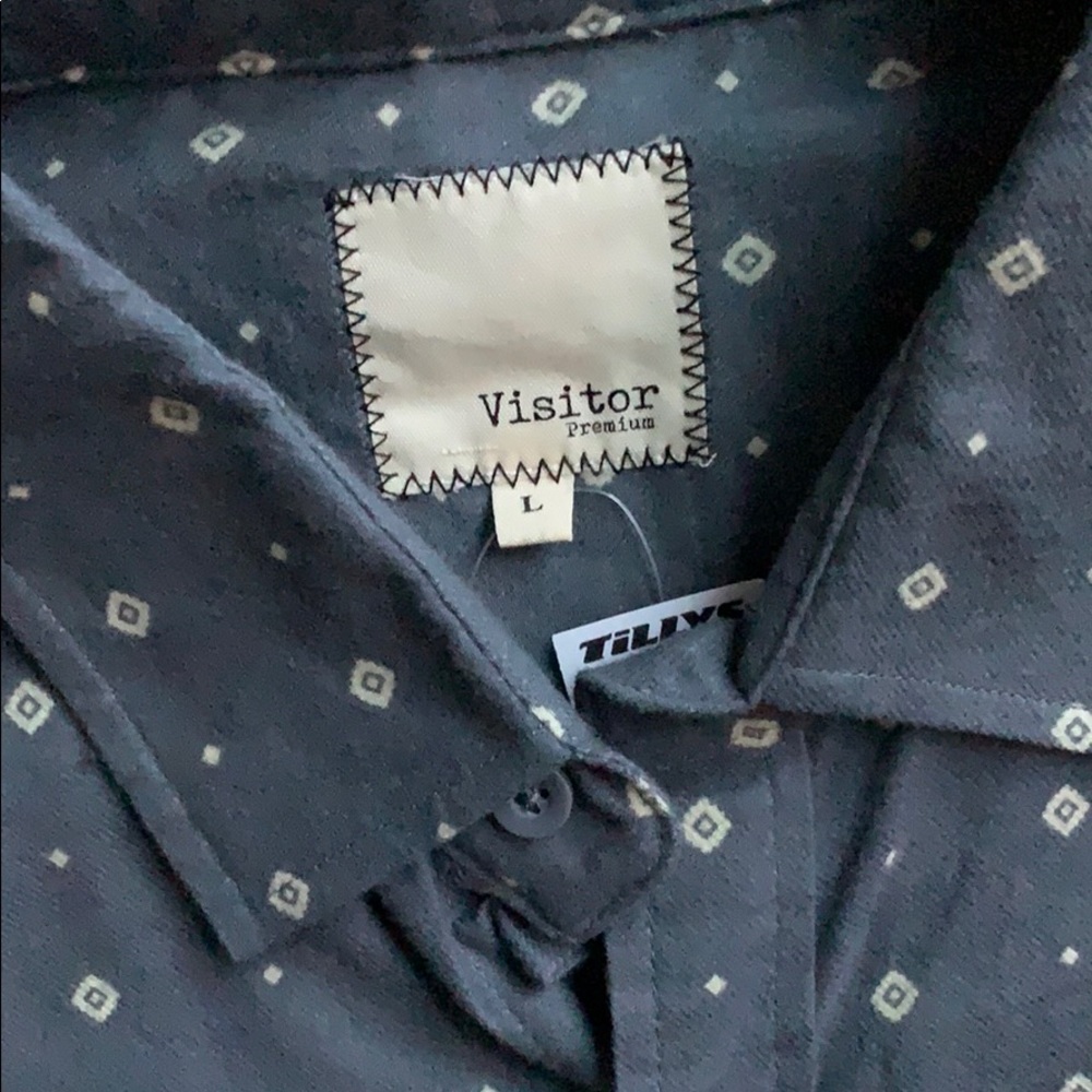 Visitor Button Up - Picture 3 of 4